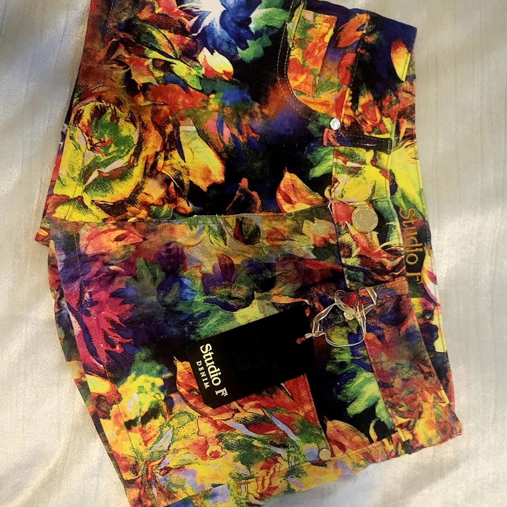 STUDIO F  shorts